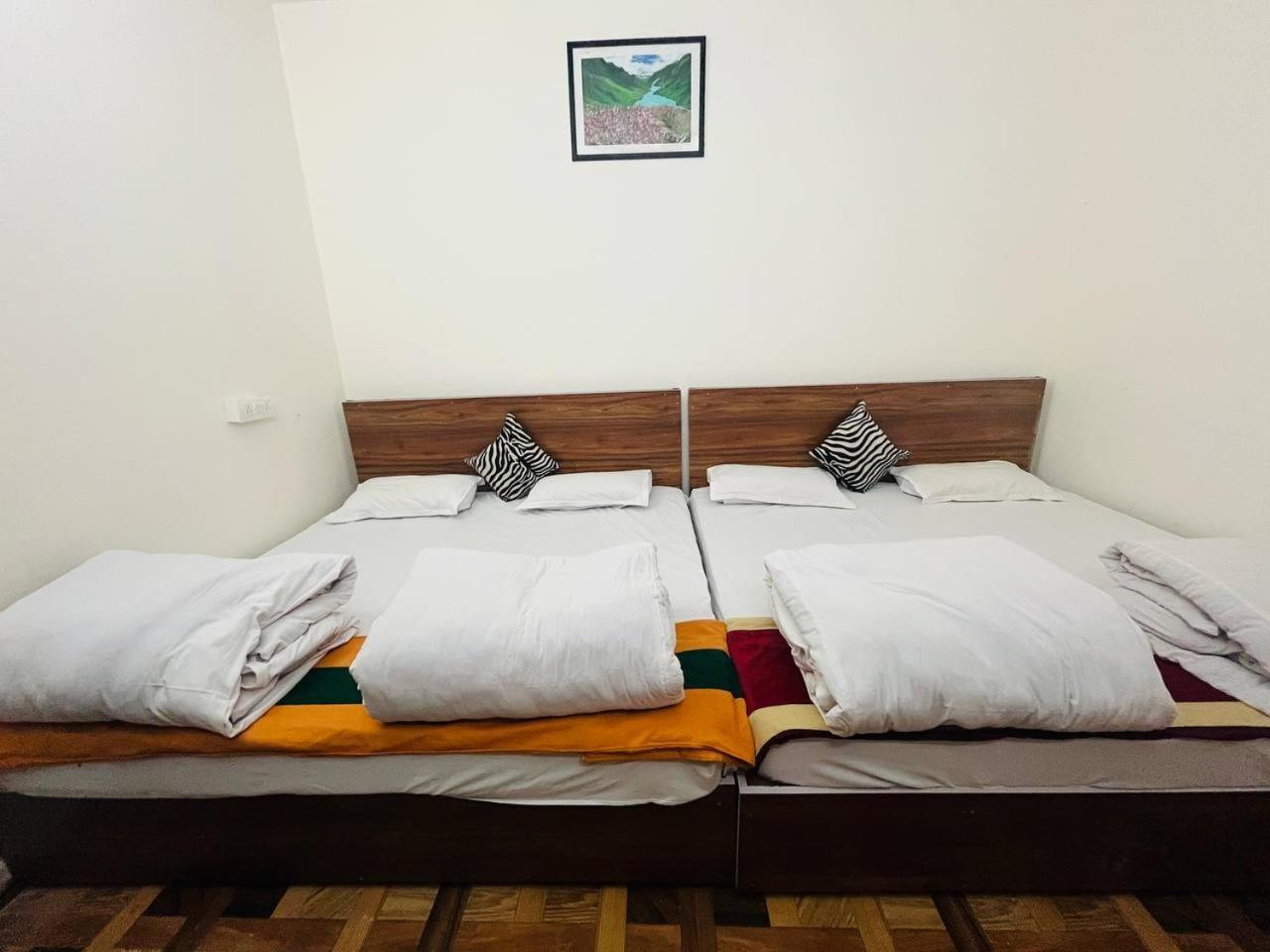 Priya Hotel, Sitapur *