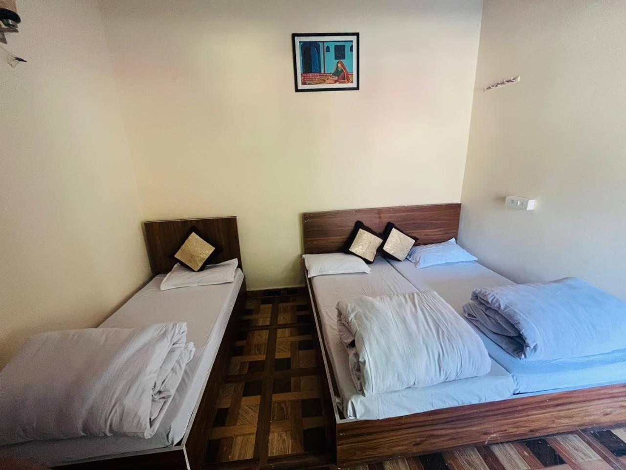 Homestay Priya Hotel, Sitapur