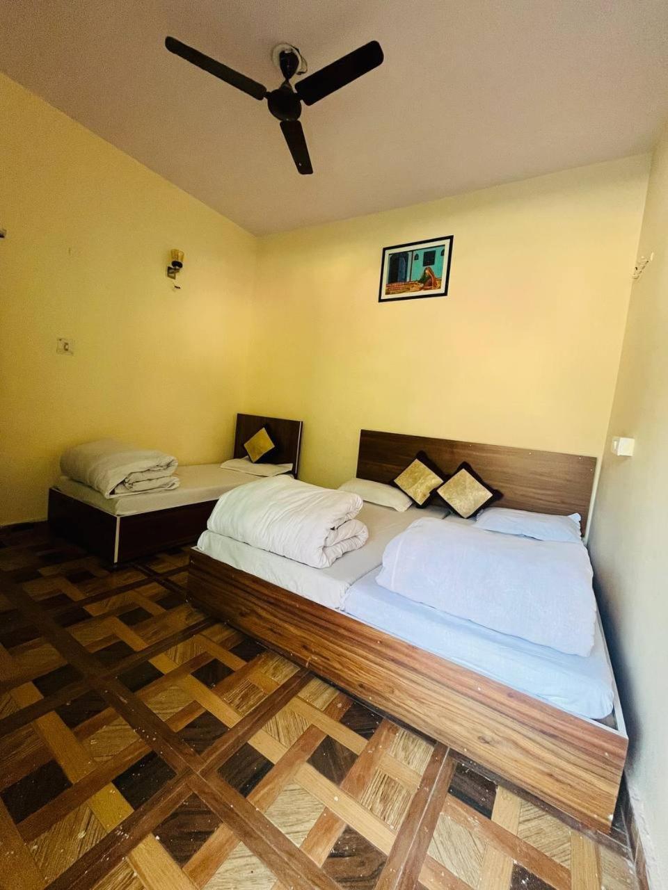 Priya Hotel, Sitapur Homestay