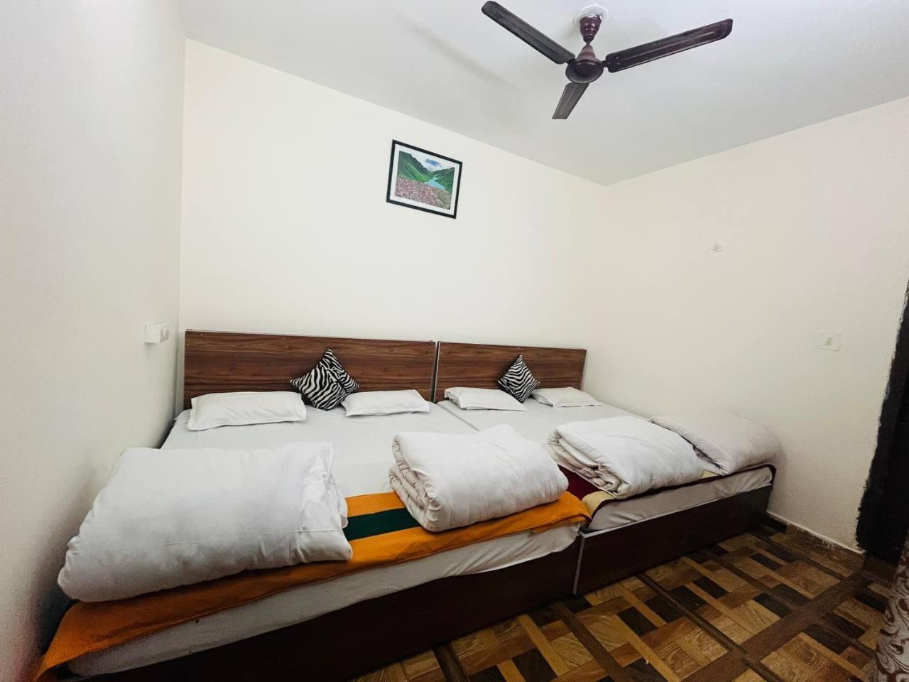 Priya Hotel, Sitapur Homestay