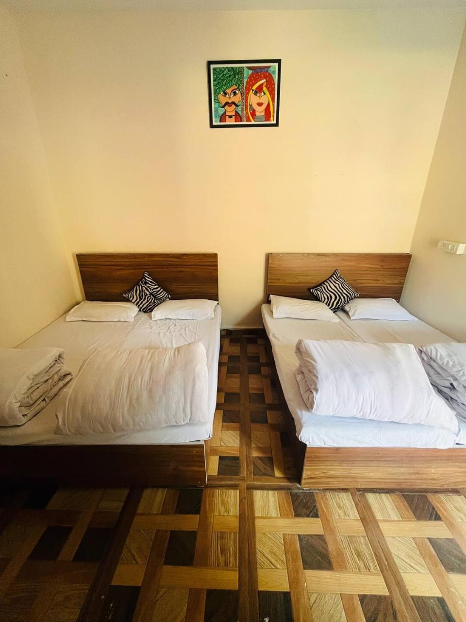 Priya Hotel, Sitapur *