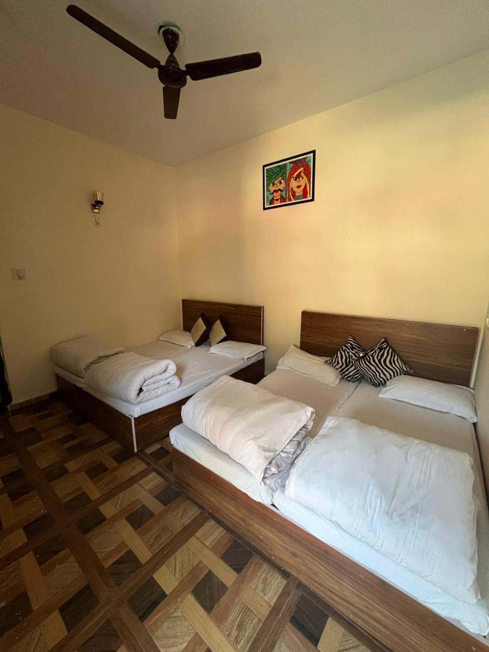 Priya Hotel, Sitapur * Trijugi Narayan